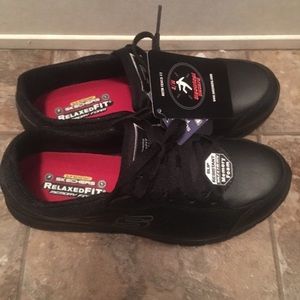 NWT slip resistant shoes